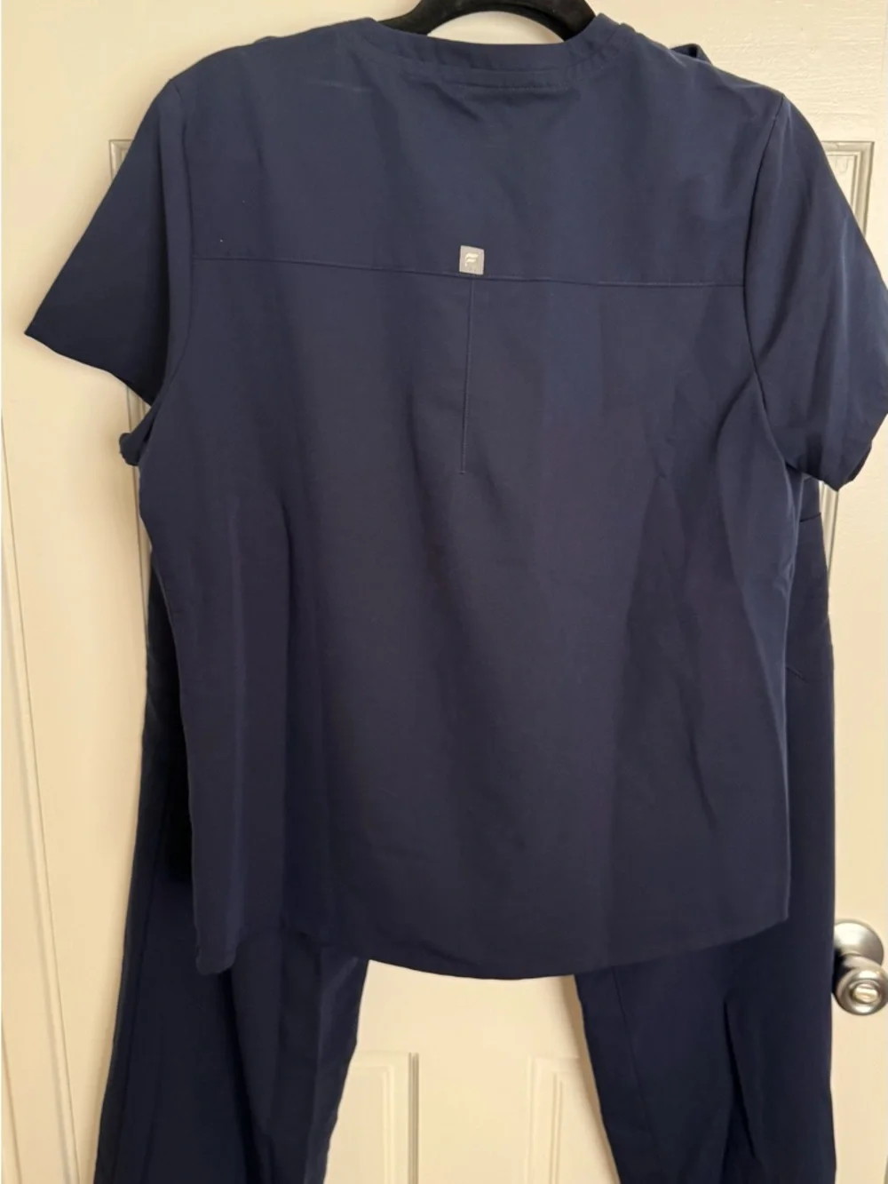 Fabletics Navy V-Neck Scrub Set - Picture 5 of 8